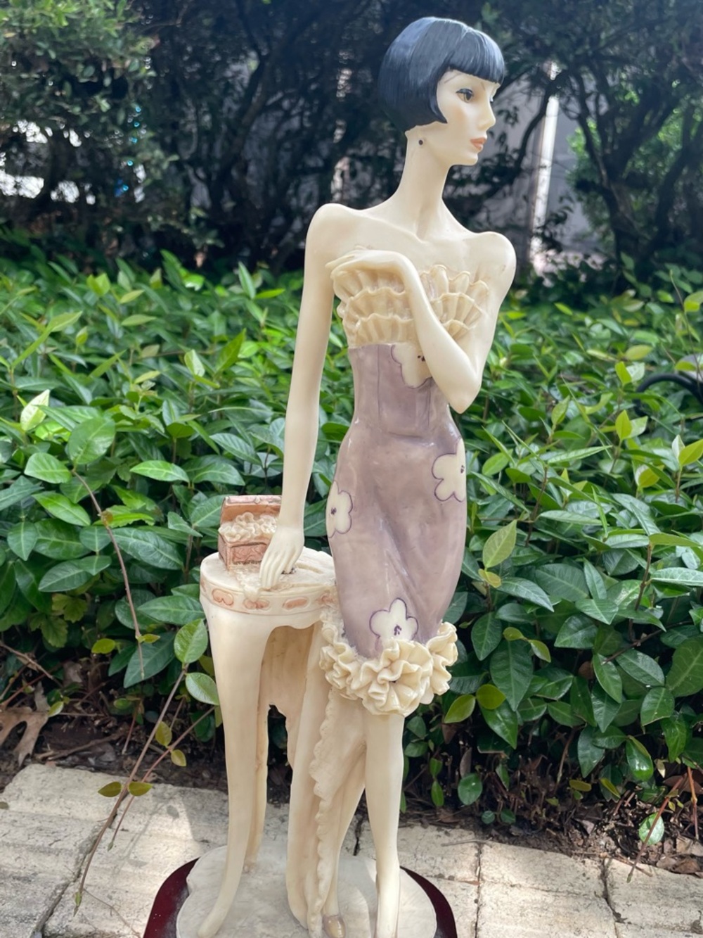 Giuseppe Armani figurine art deco resin 15 1/2” tall Woman with table